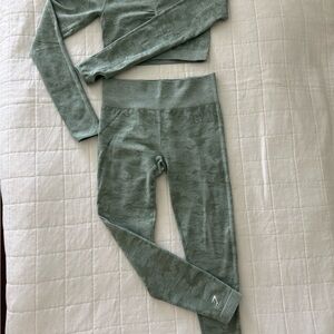 Gymshark Set Camo green